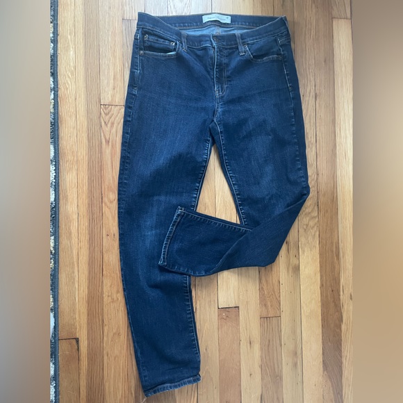 GAP Real Straight Mid Rise Classic Jeans in 28R - Picture 2 of 6